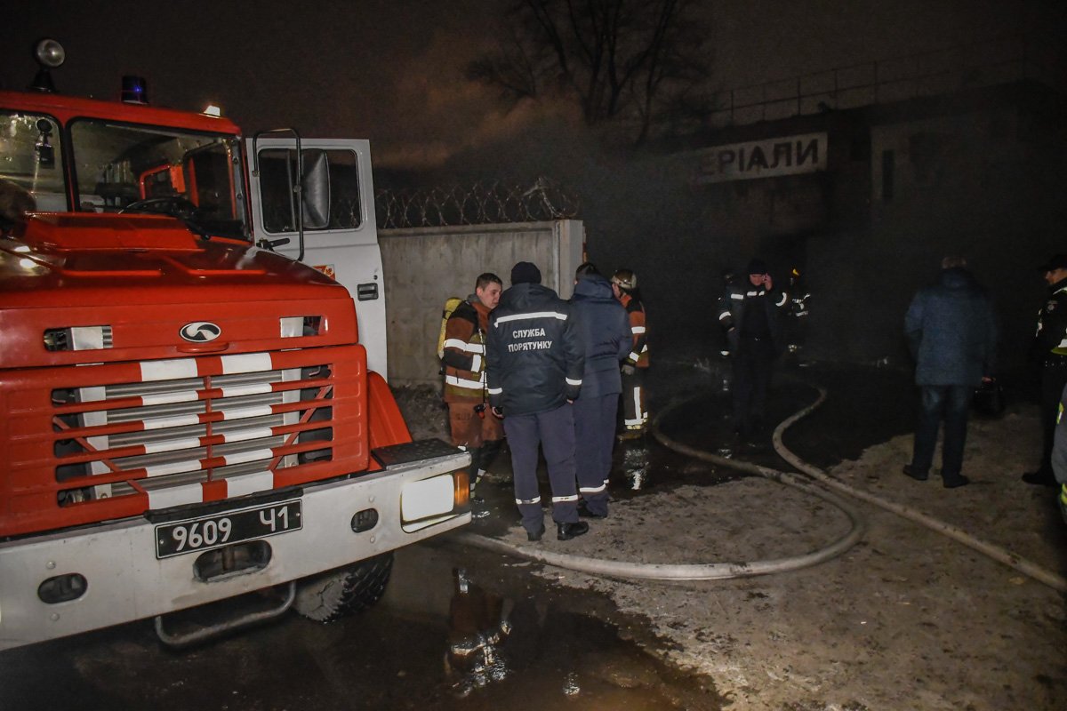 Тушили огонь сотрудники четырех пожарно-спасательных частей 