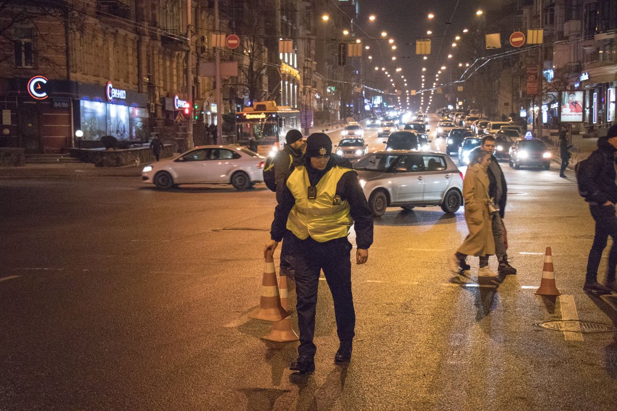 На место ДТП сразу же выехала патрульная полиция На место ДТП сразу же выехала патрульная полиция