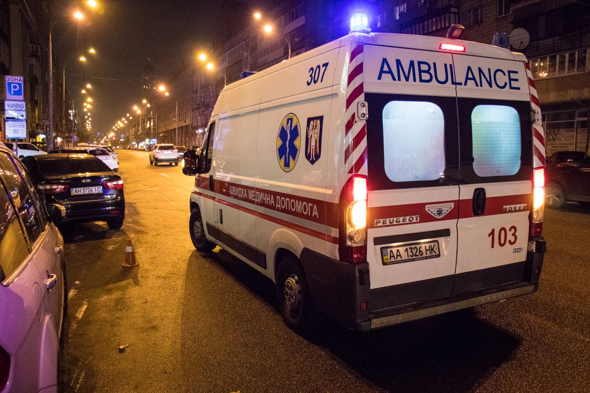 Пострадавшую с места аварии госпитализировала скорая помощь Пострадавшую с места аварии госпитализировала скорая помощь