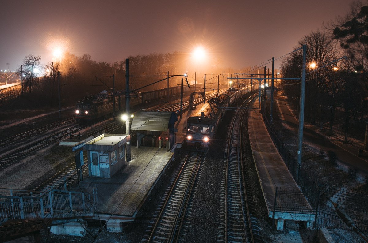 В ночное время суток не спят только поезда В ночное время суток не спят только поезда