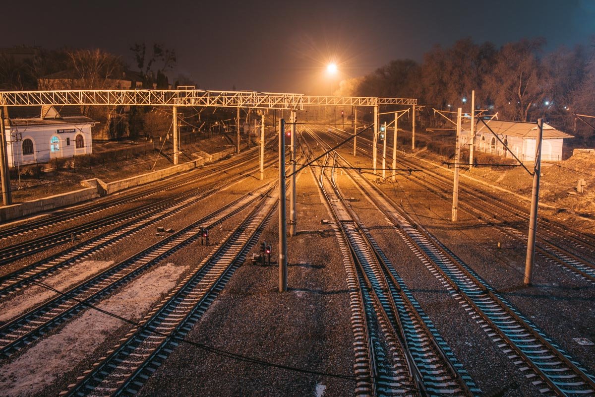 Уже утром большое количество людей снова заполнит электрички Уже утром большое количество людей снова заполнит электрички