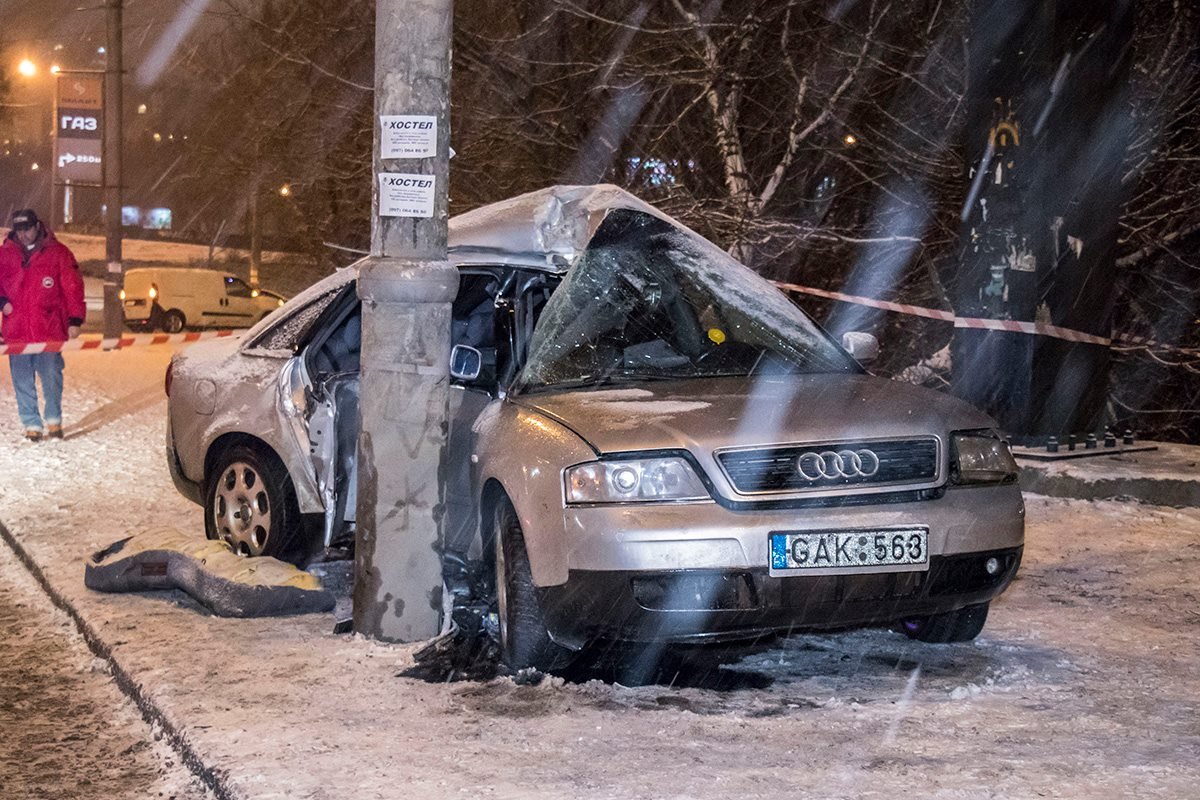 Авария произошла рядом с метро "Лыбедская" 