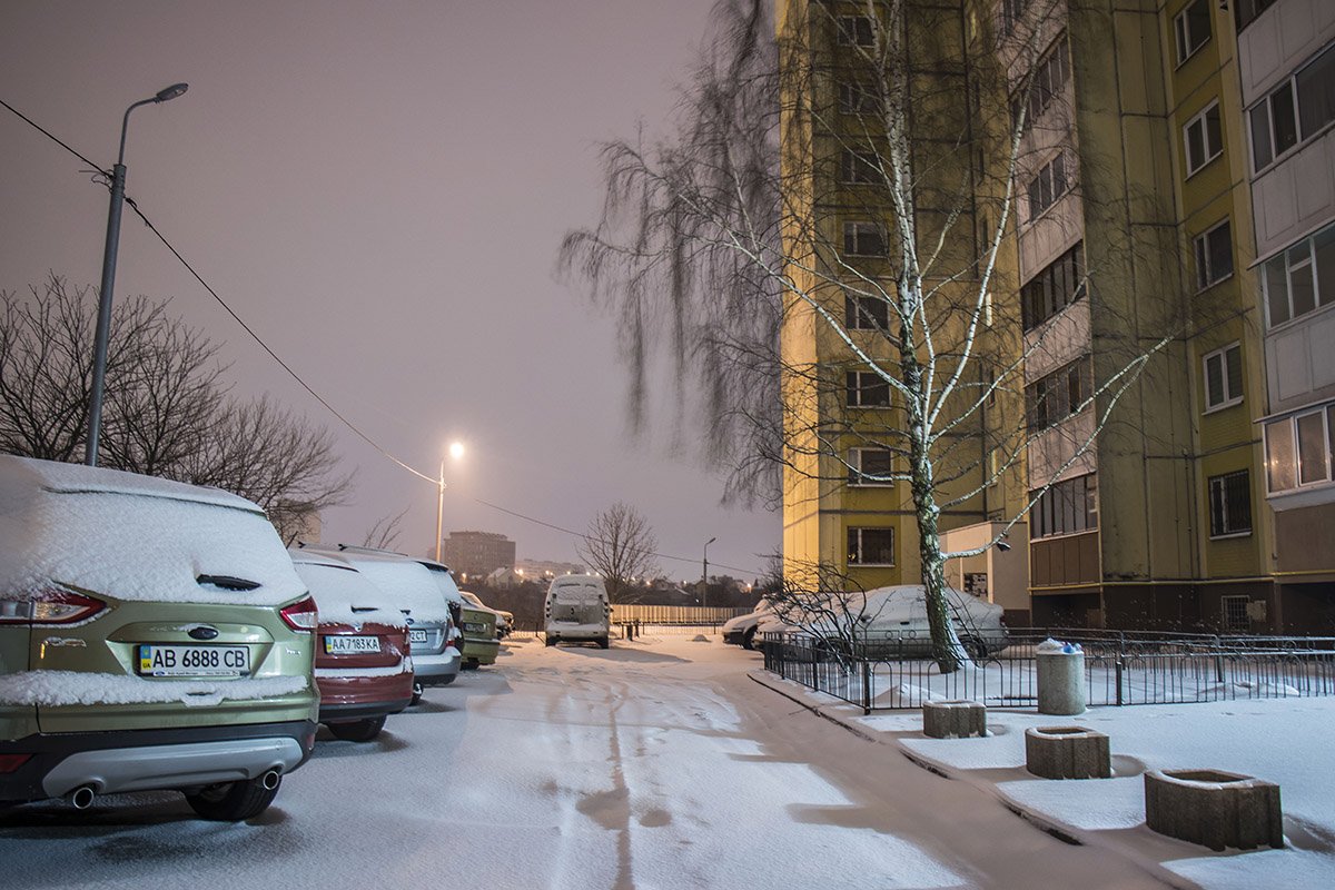 В Кадетском Гаю почти все многоэтажки желтые В Кадетском Гаю почти все многоэтажки желтые