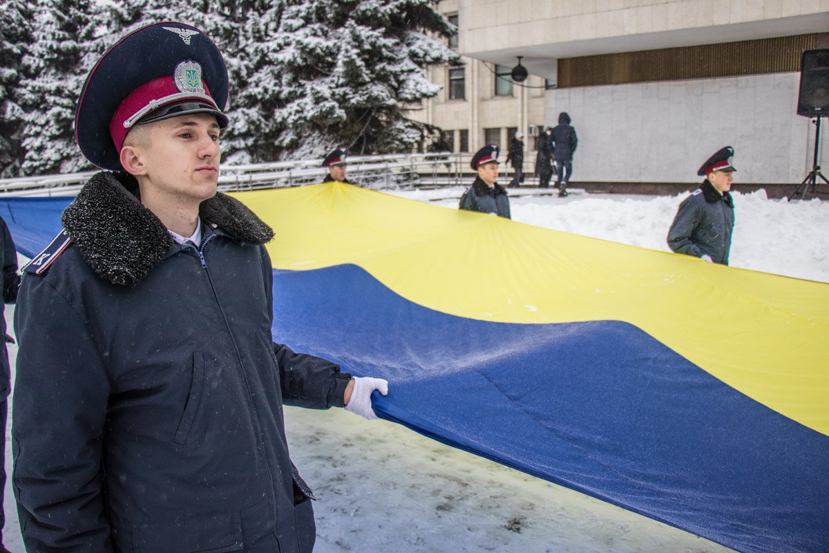 Флаг Украины вынесли кадеты Флаг Украины вынесли кадеты