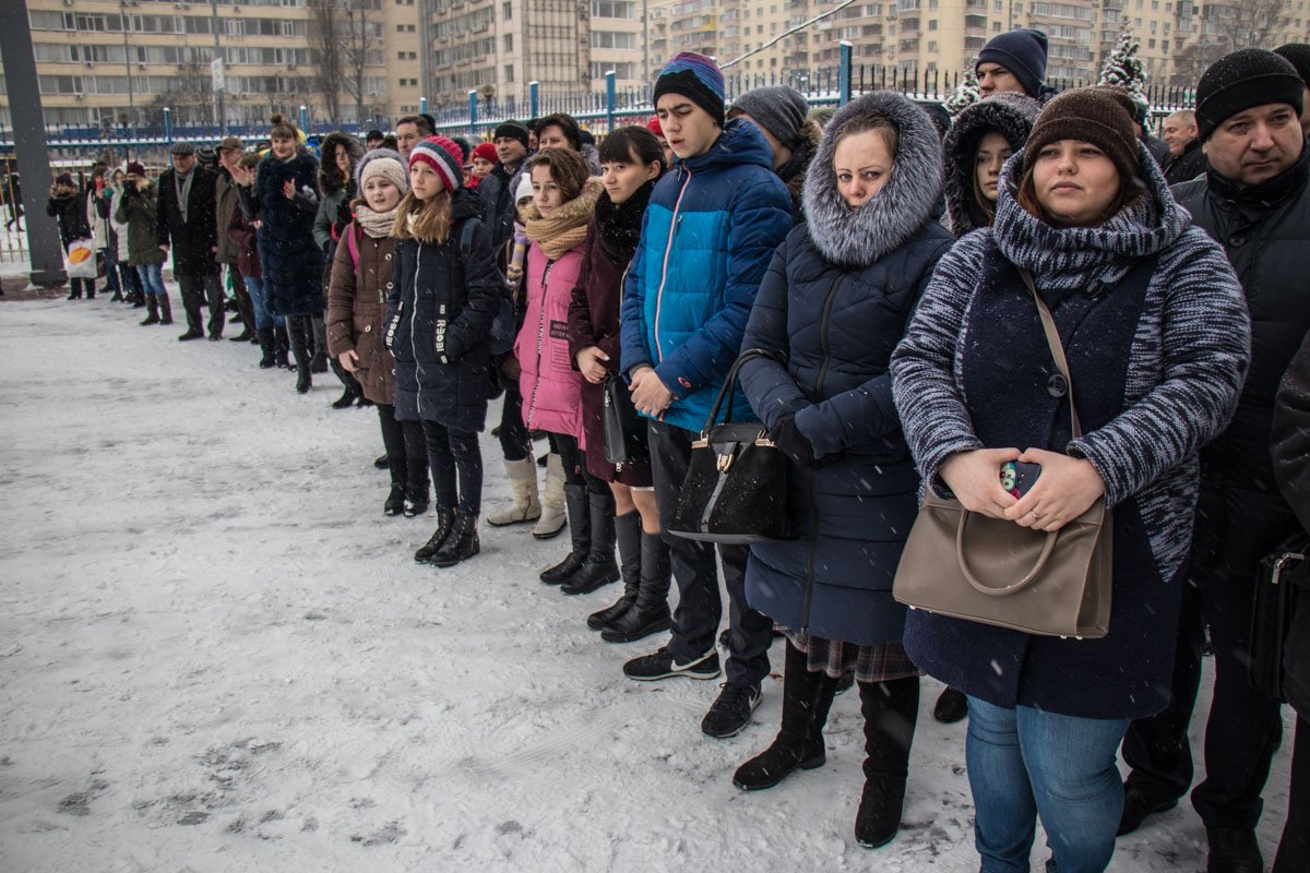 Зрители, наблюдавшие за действием Зрители, наблюдавшие за действием