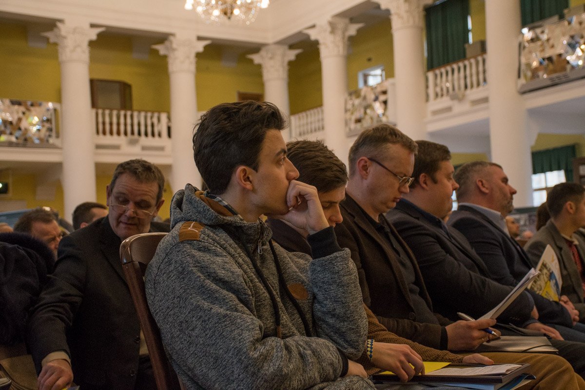 За обдумыванием вопроса спикеру За обдумыванием вопроса спикеру