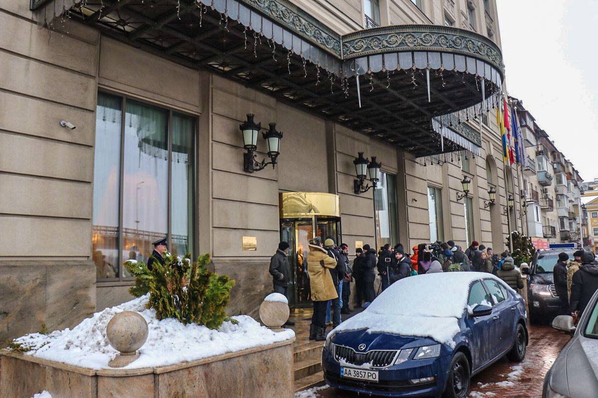 Вскоре должен начаться брифинг Саакашвили