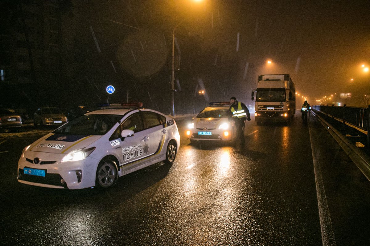 Легковушка катилась назад Легковушка катилась назад