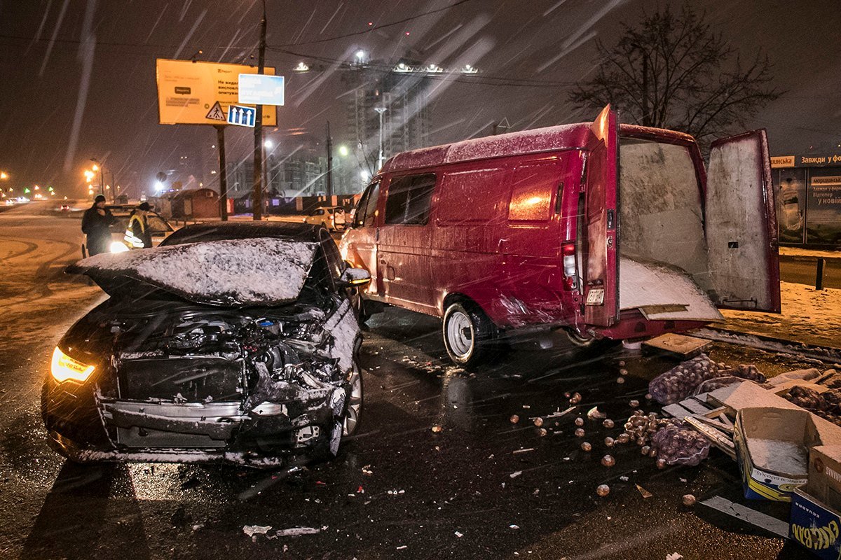 У Audi разбит перед авто