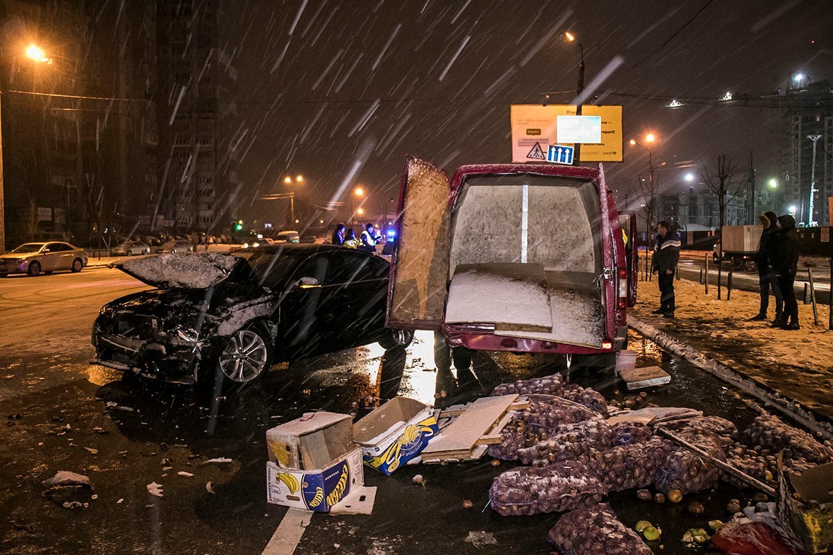 В результате ДТП "пострадала" картошка