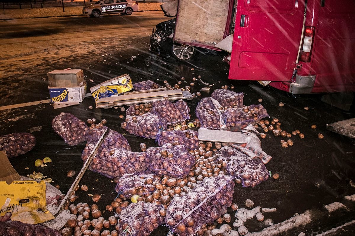 Торговцы понесут убытки от "пострадавшей" в ДТП картошке