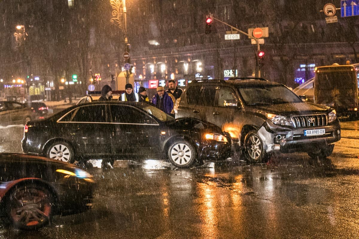 Авария произошла рядом с Бессарабкой