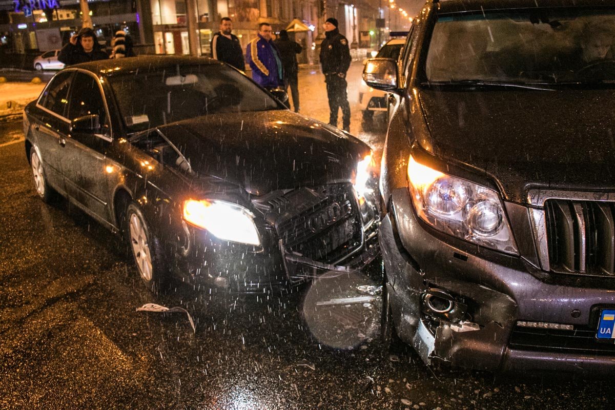 Audi спускалась по бульвару Шевченко 