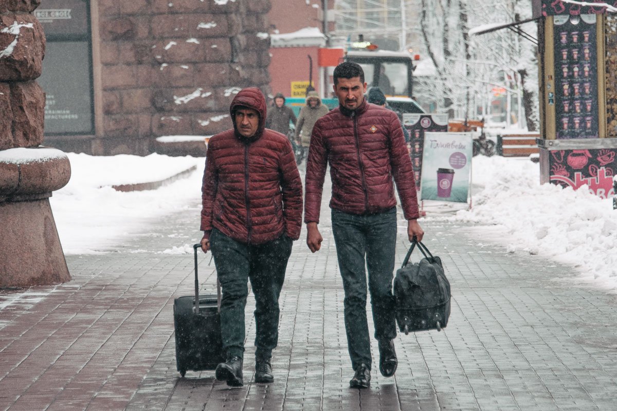 В Киеве жизнь кипит круглосуточно: кто-то приезжает, а кто-то готовится к отъезду
