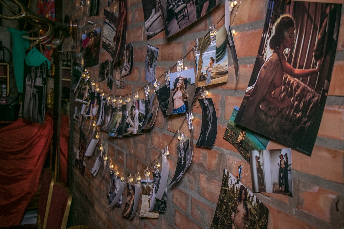 Некоторые снимки организаторы разместили в формате фотоколлажей 