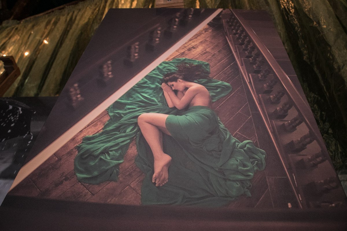 Каждая фоторабота передает особое настроение съемки