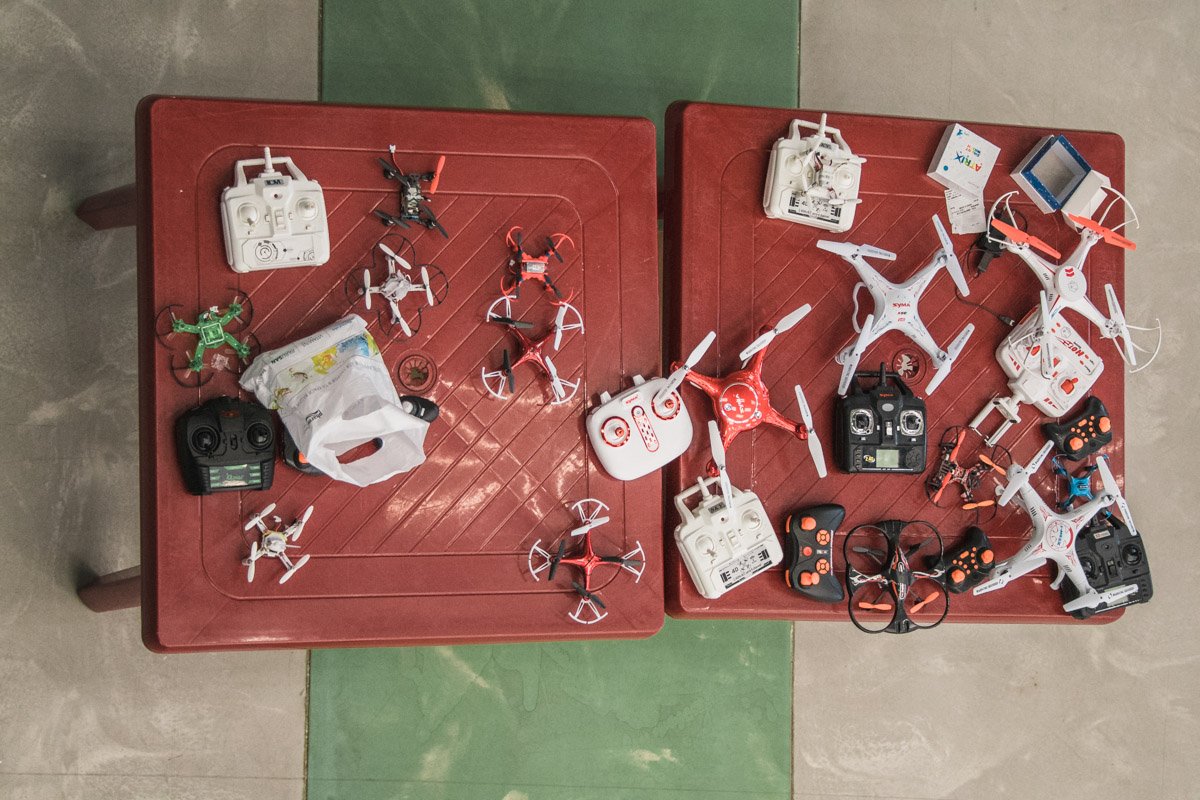 Молодые спортсмены соревновались на разных моделях коптеров