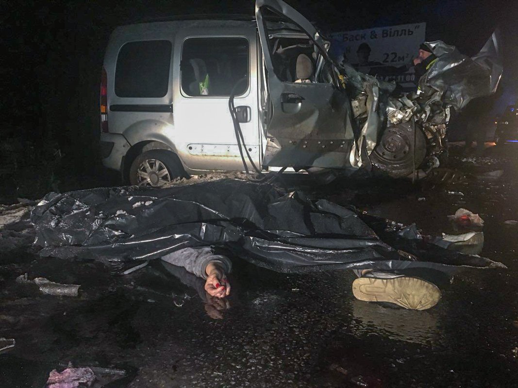 Погибли водитель и пассажирка Renault Kango Погибли водитель и пассажирка Renault Kango