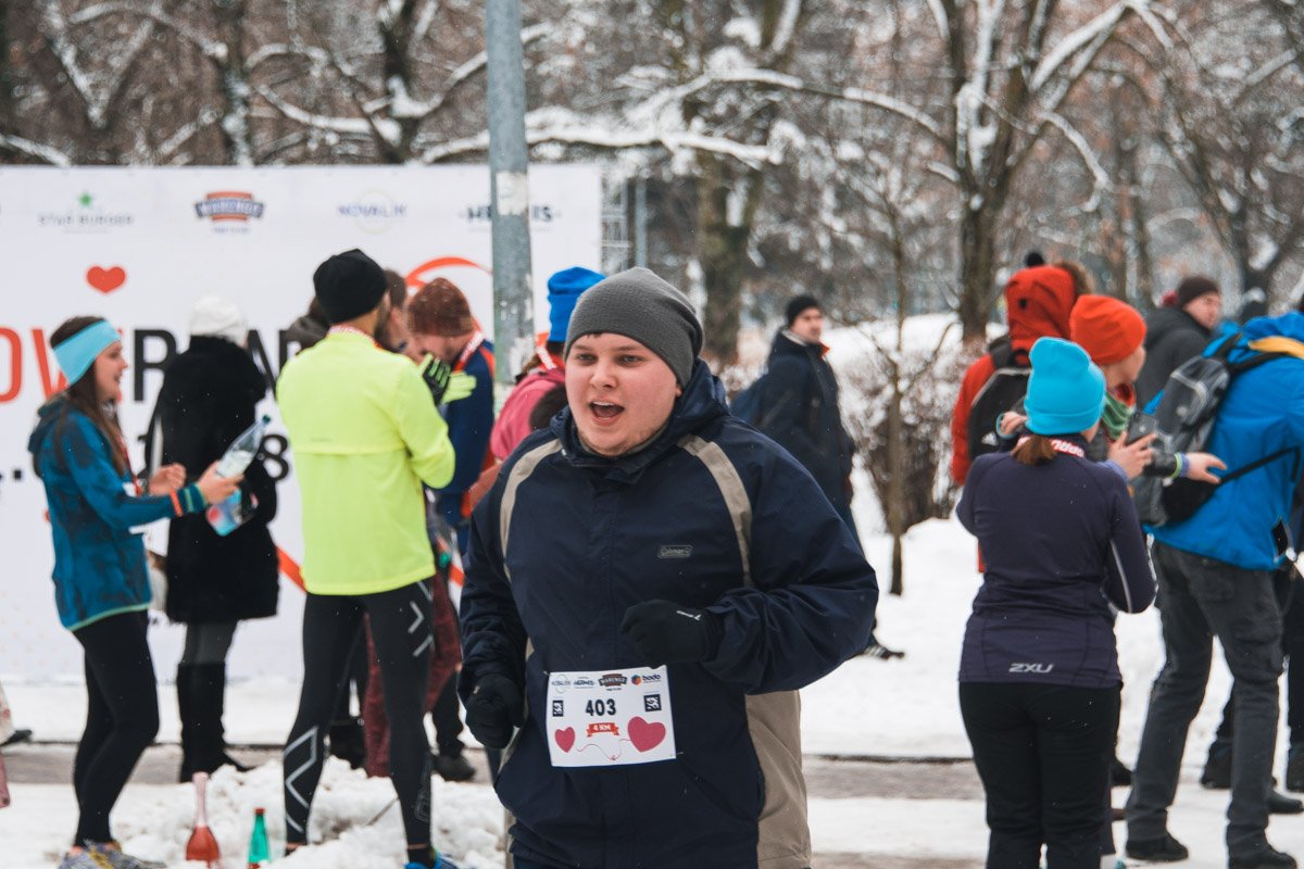 Трасса для бегунов традиционно проходила по Русановской набережной