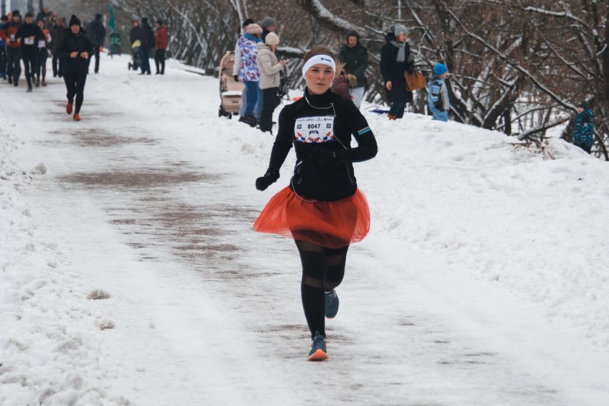 Влюбленные бегуны в очередной раз доказали, что заниматься спортом можно в любое время года