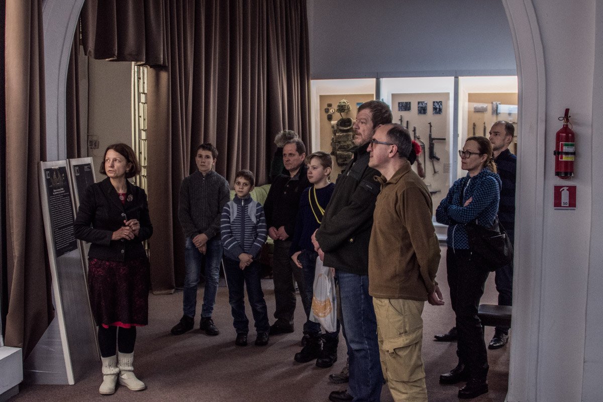 В день открытия экспозиции в музее проводилась экскурсия В день открытия экспозиции в музее проводилась экскурсия