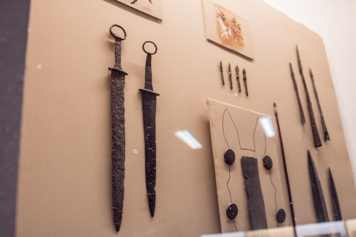 Оружие иллюстрирует жизнь и особенности разных эпох Оружие иллюстрирует жизнь и особенности разных эпох