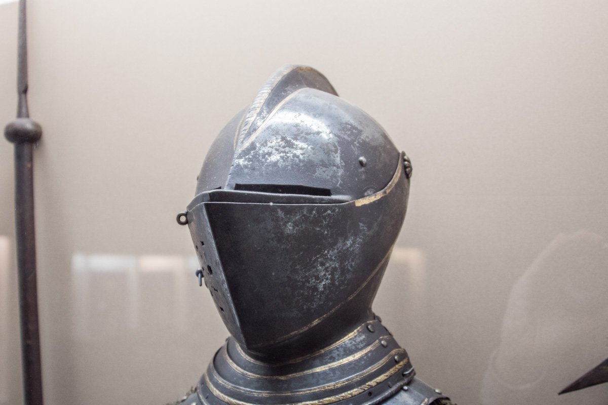 Носить такое обмундирование могли только сильные воины Носить такое обмундирование могли только сильные воины