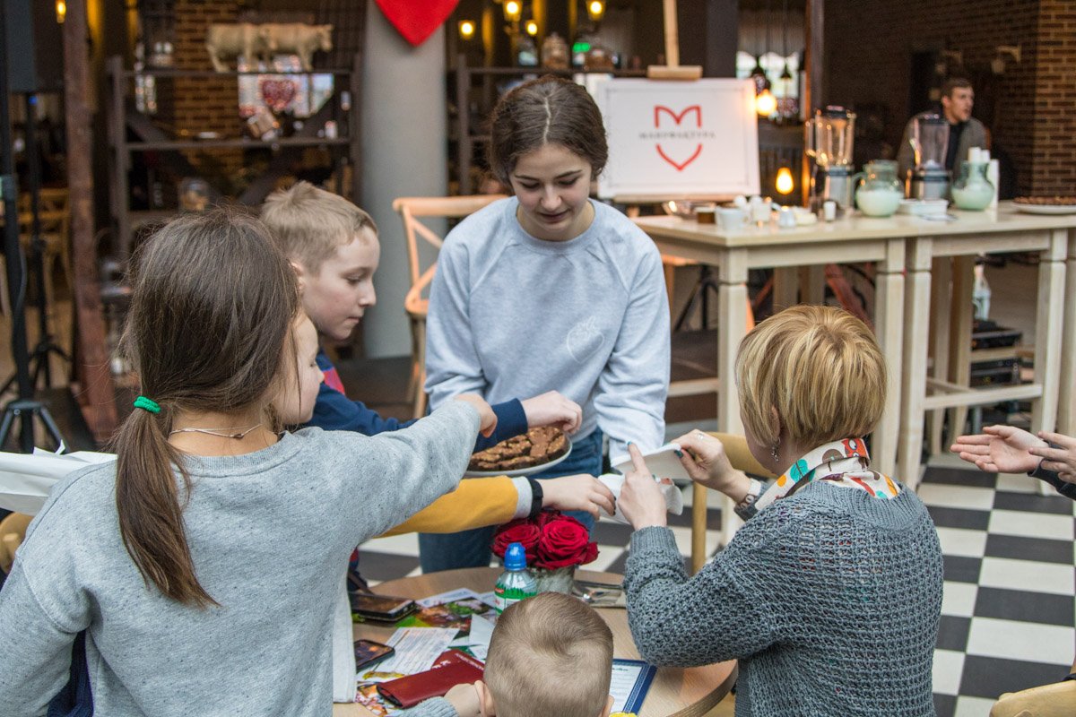 Больше всего праздник понравился маленьким гостям Больше всего праздник понравился маленьким гостям