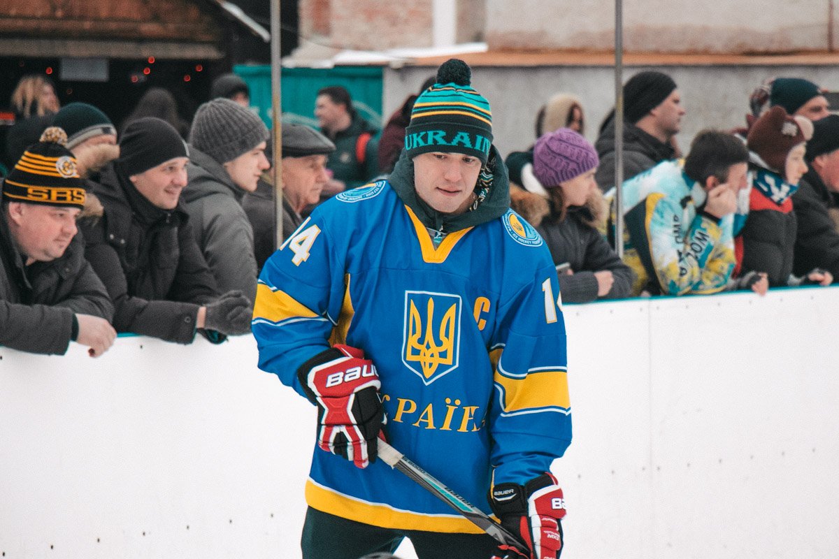 Посмотреть на хоккеистов пришли заинтересованные зрители Посмотреть на хоккеистов пришли заинтересованные зрители