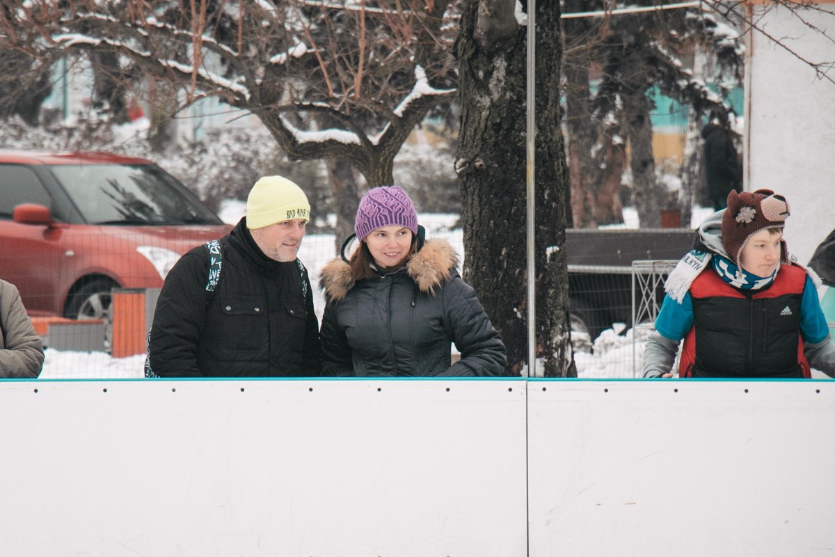 Поддержать спортсменов пришли их родители и друзья Поддержать спортсменов пришли их родители и друзья