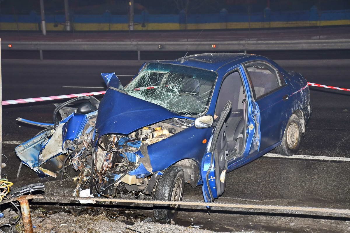 Водителя зажало в авто