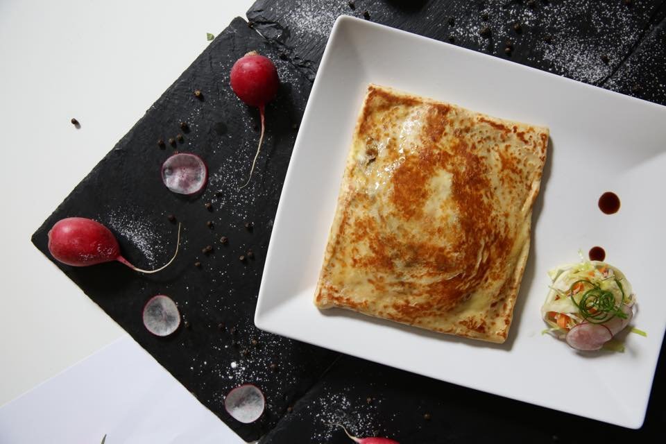 Подача блинов очень привлекательная и необычная