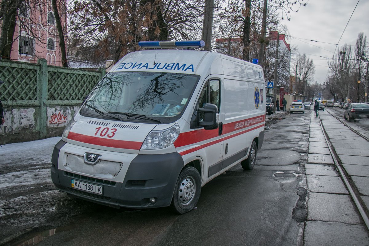 Две кареты скорой помощи работали на месте ЧП