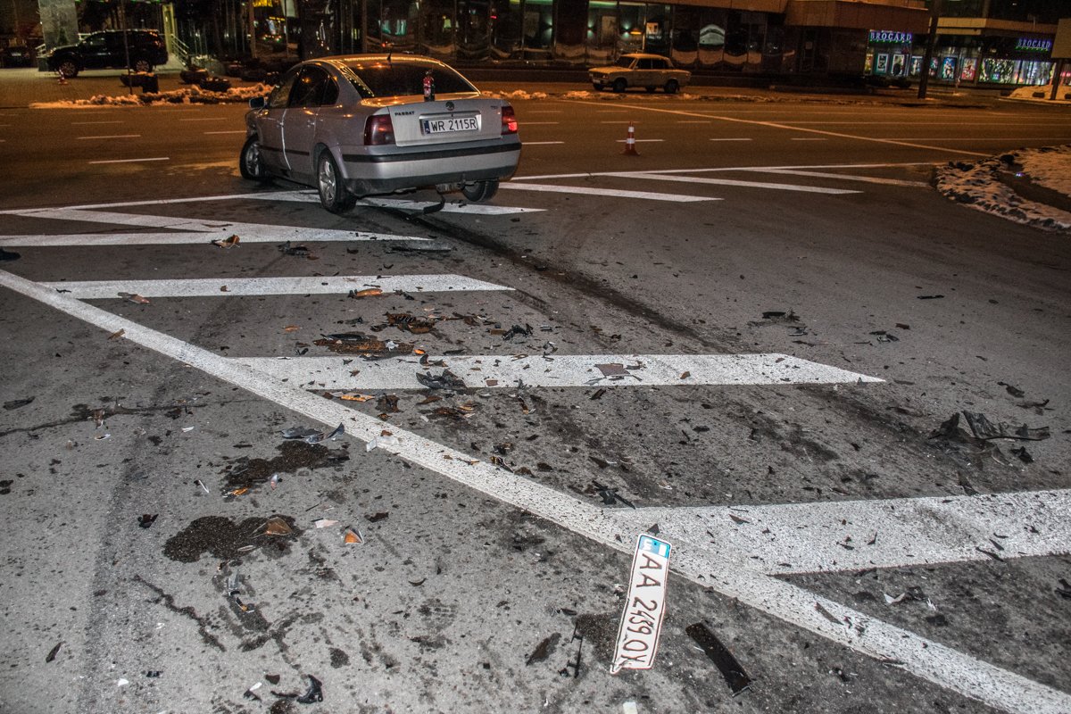 Девушка за рулем Swift не уступила дорогу Passat