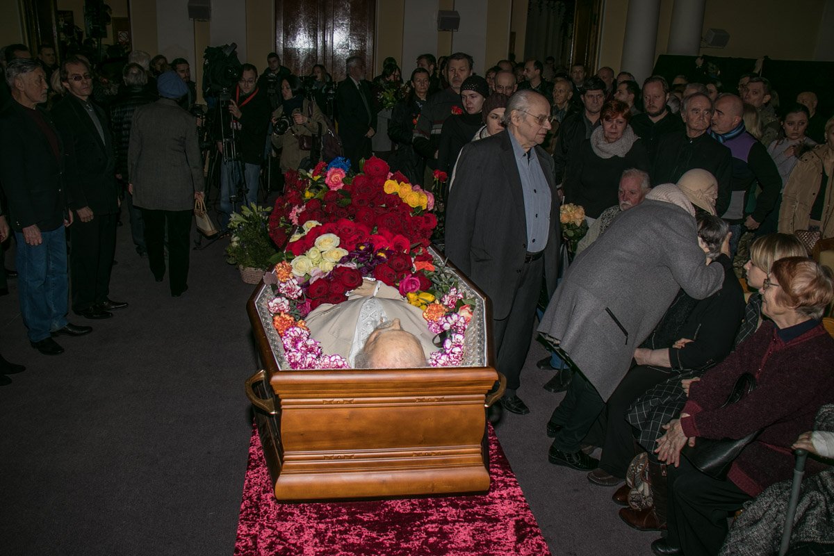 Люди не сдерживали эмоций