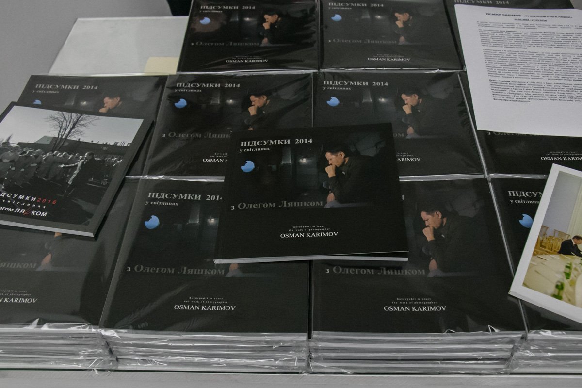 Гостям предлагали цветные буклеты, посвященные деятельности Ляшко и его политической силе