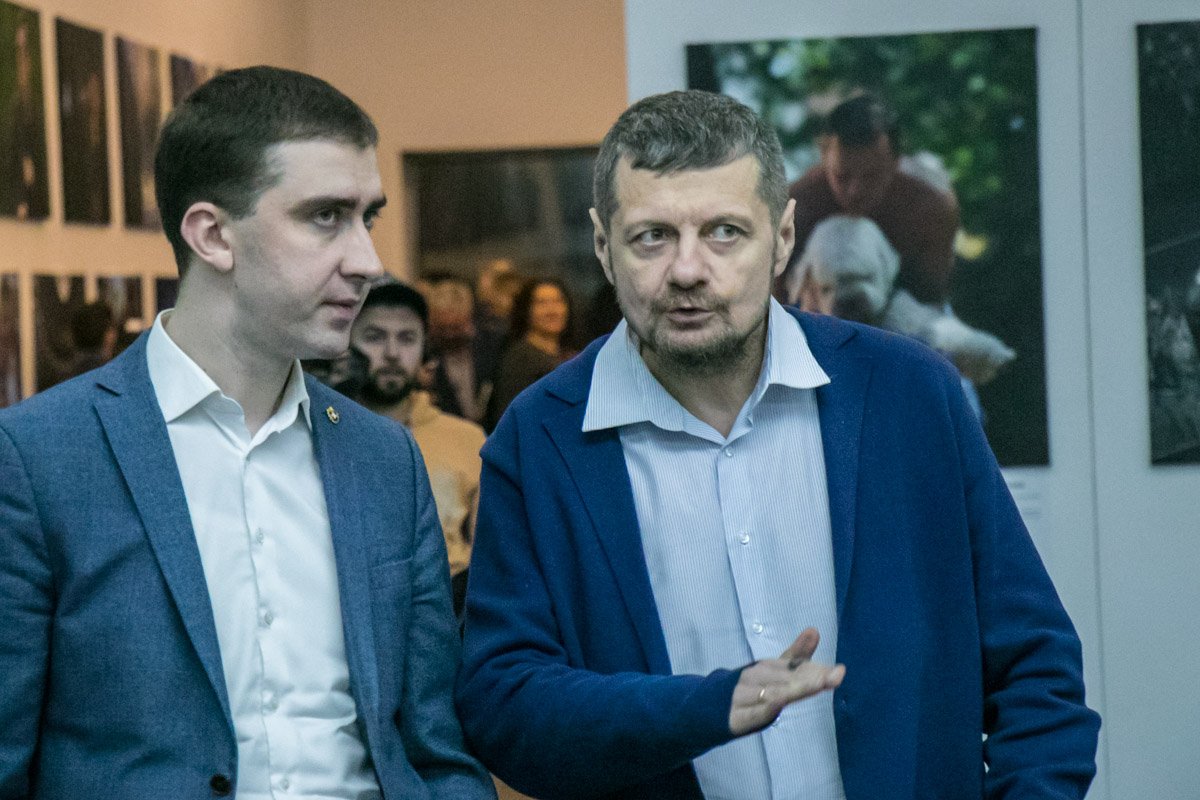 На открытие выставки пришел народный депутат Игорь Мосийчук 