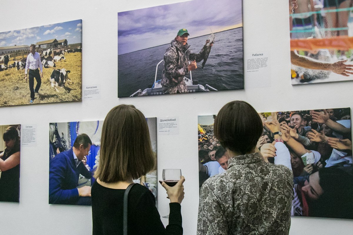 Ляшко запечатлен на досуге и в работе 