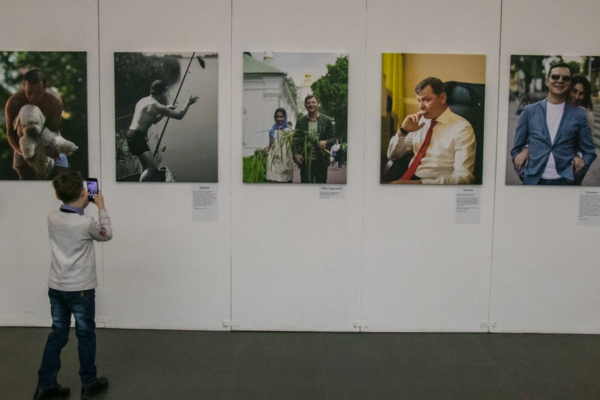 Нельзя просто взять, придти на выставку и не сделать фото 