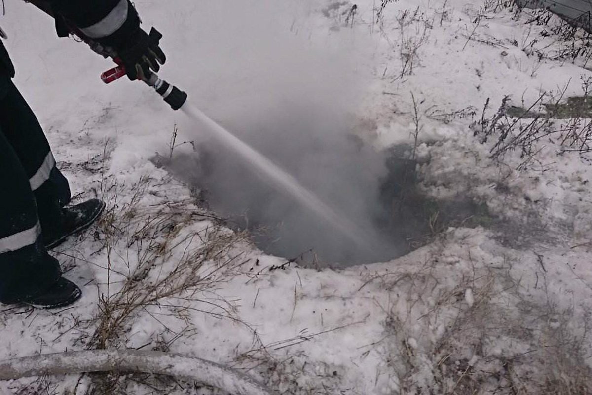 Предполагают, что загорелся мусор или "ночлежка" бездомных Предполагают, что загорелся мусор или "ночлежка" бездомных