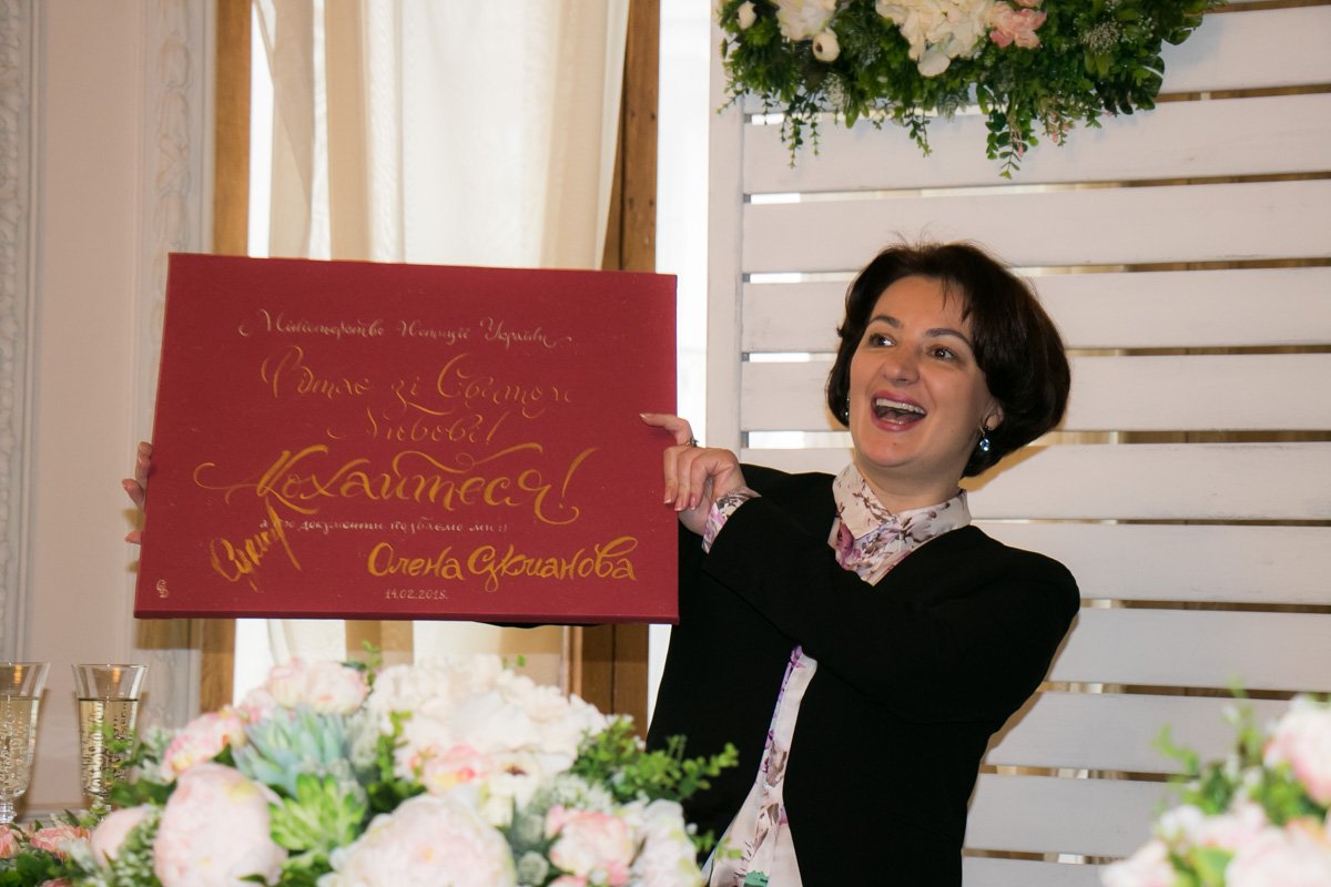 Поздравила новоиспеченных супругов замминистра юстиции по вопросам государственной регистрации Елена Сукманова Поздравила новоиспеченных супругов замминистра юстиции по вопросам государственной регистрации Елена Сукманова