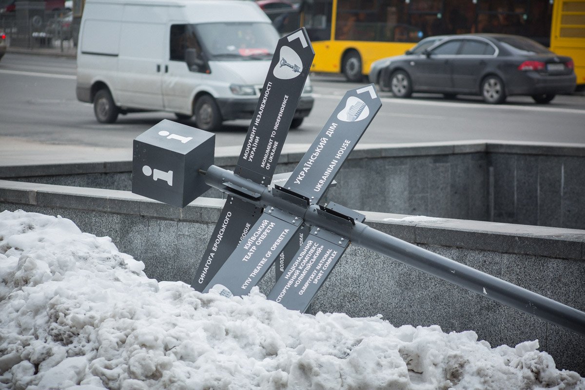Даже столб устал от романтики вокруг Даже столб устал от романтики вокруг
