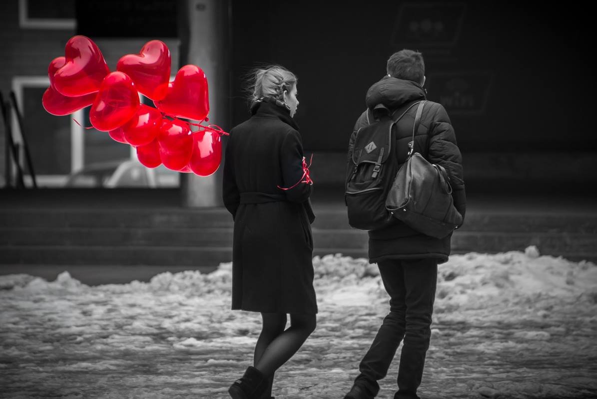 Любовь - это нести ее сумку Любовь - это нести ее сумку