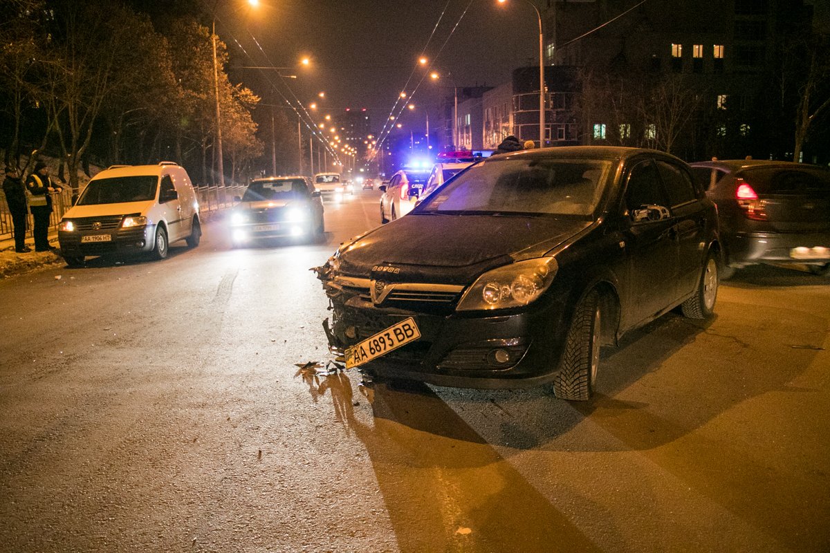 Столкнулись Opel и Mitsubishi Pajero Столкнулись Opel и Mitsubishi Pajero