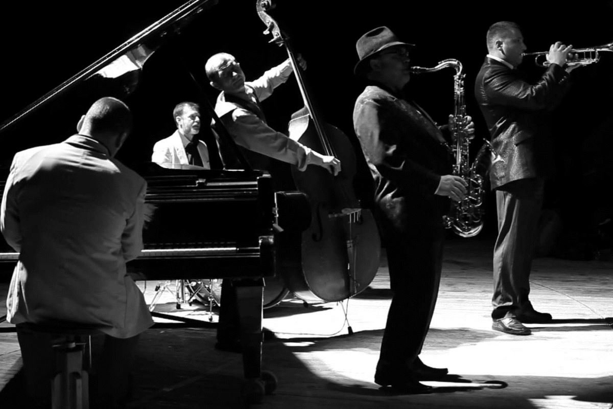 Вы сможете послушать лучшие творения великих джазменов