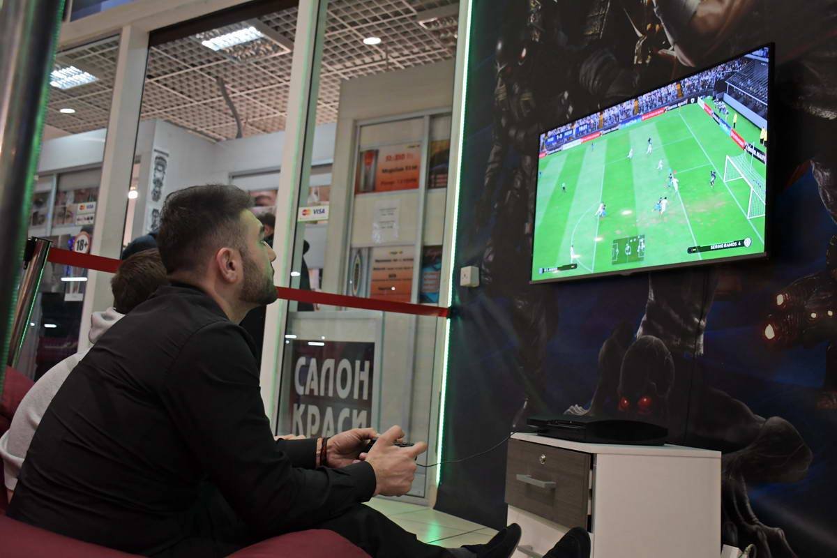 Зачем 14 февраля, если есть FIFA Зачем 14 февраля, если есть FIFA