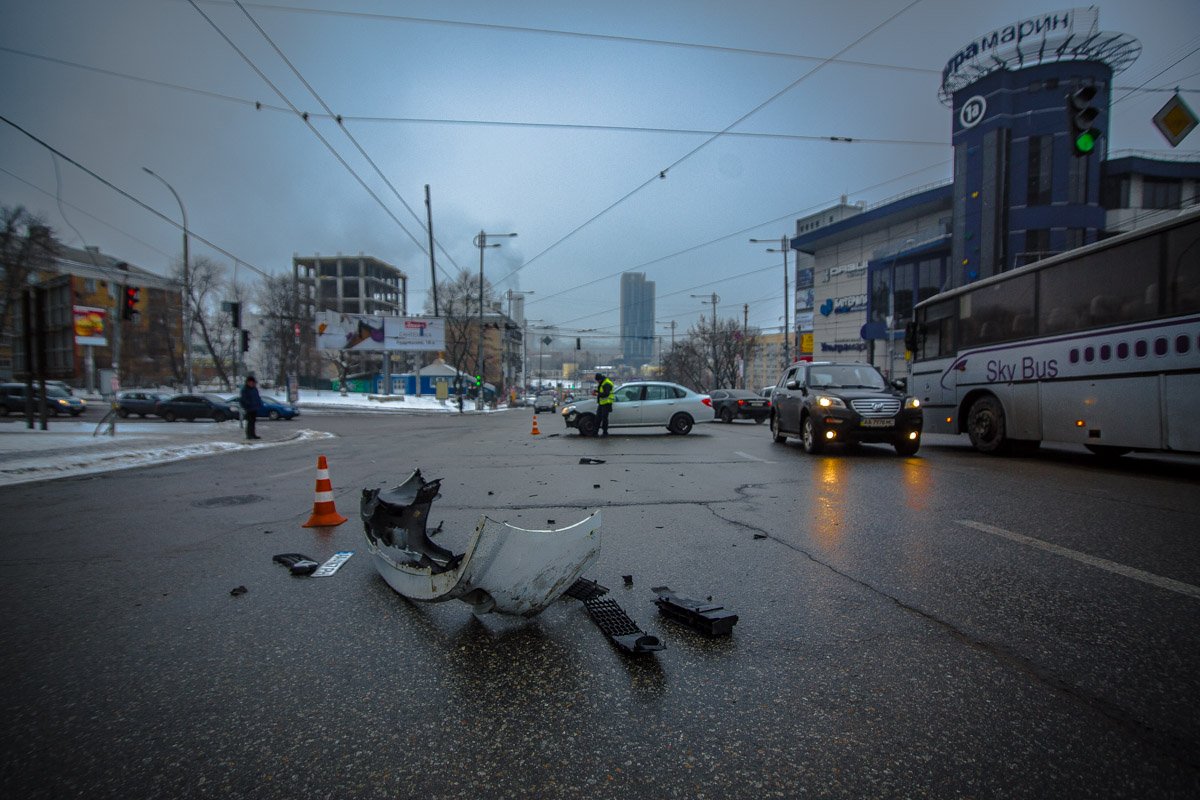 ДТП произошло на улице Урицкого напротив развлекательного комплекса "Ультрамарин" 