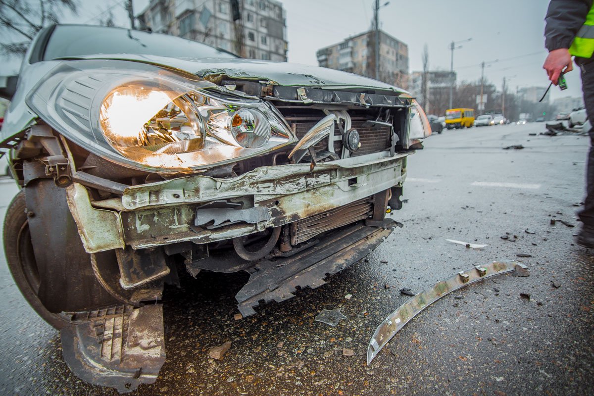 В результате у француза полностью разбит передний бампер