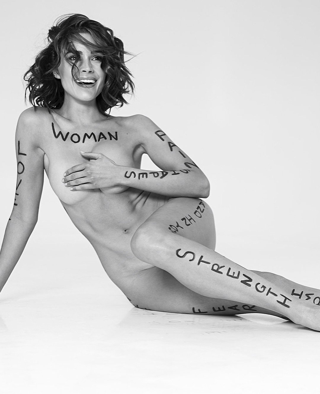 Мисс Вселенная снялась в откровенной фотосессии