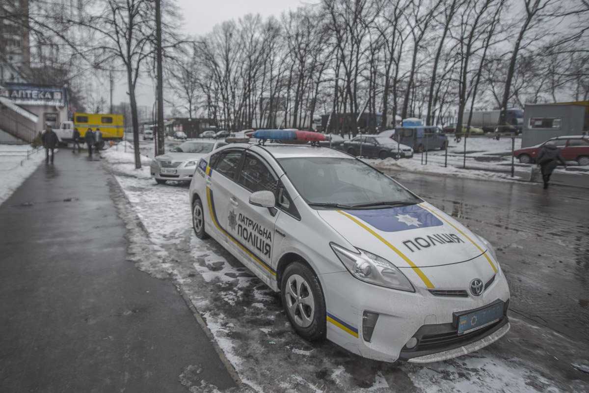 Патрульная полиция перекрыла проезжую часть Патрульная полиция перекрыла проезжую часть